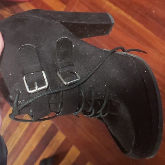 Mossimo  Black Buckle Suede Booties Sz 8.5 - Picture 6 of 12